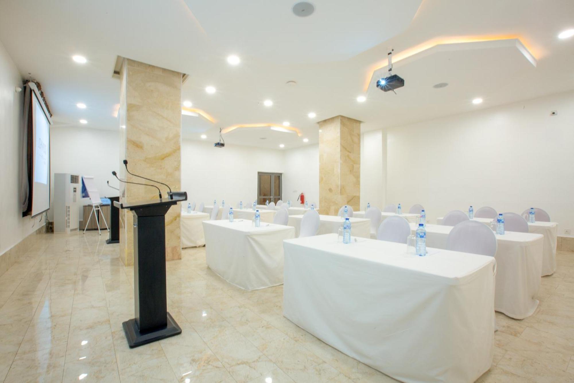Johnwood Hotel By Bolton Abuja Exterior foto